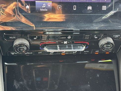 New 2025 Jeep Grand Cherokee Altitude image 20