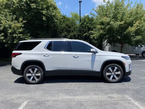 Used 2023 Chevrolet Traverse LT w/ LT Premium Package FWD image 10