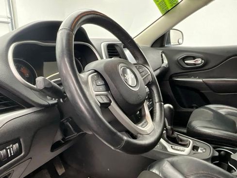 Used 2016 Jeep Cherokee Trailhawk w/ Cold Weather Group image 13