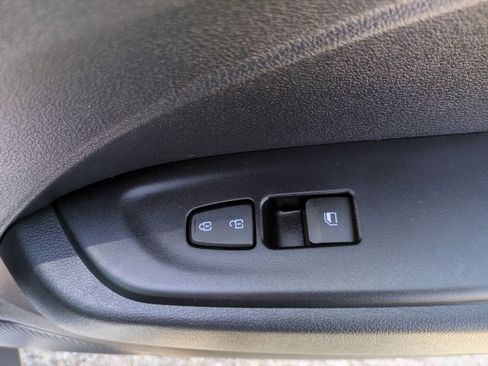 Used 2024 Hyundai Venue Limited FWD image 32