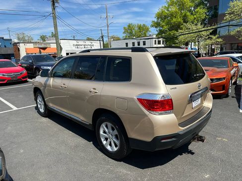 Used 2011 Toyota Highlander SE w/ Tow Pkg image 7