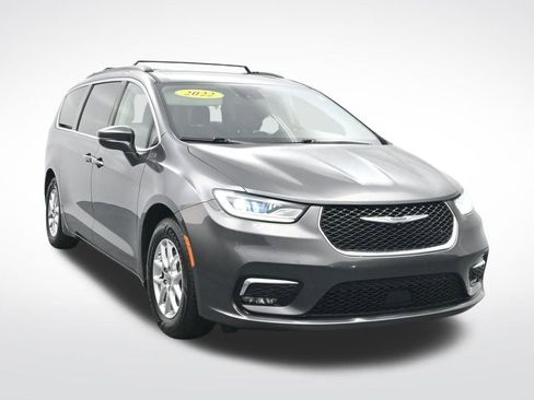 Used 2022 Chrysler Pacifica Touring-L image 3