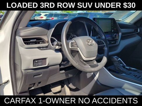 Used 2022 Toyota Highlander XLE AWD/4WD image 13