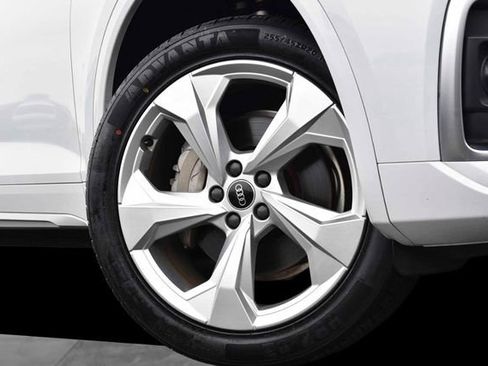 Used 2022 Audi Q5 2.0T Premium Plus w/ Premium Plus Package AWD/4WD image 3