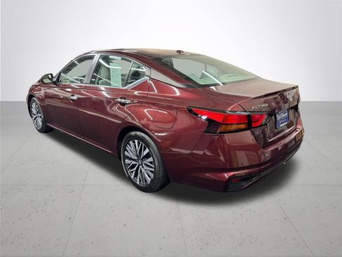 Used 2024 Nissan Altima 2.5 SV FWD image 4