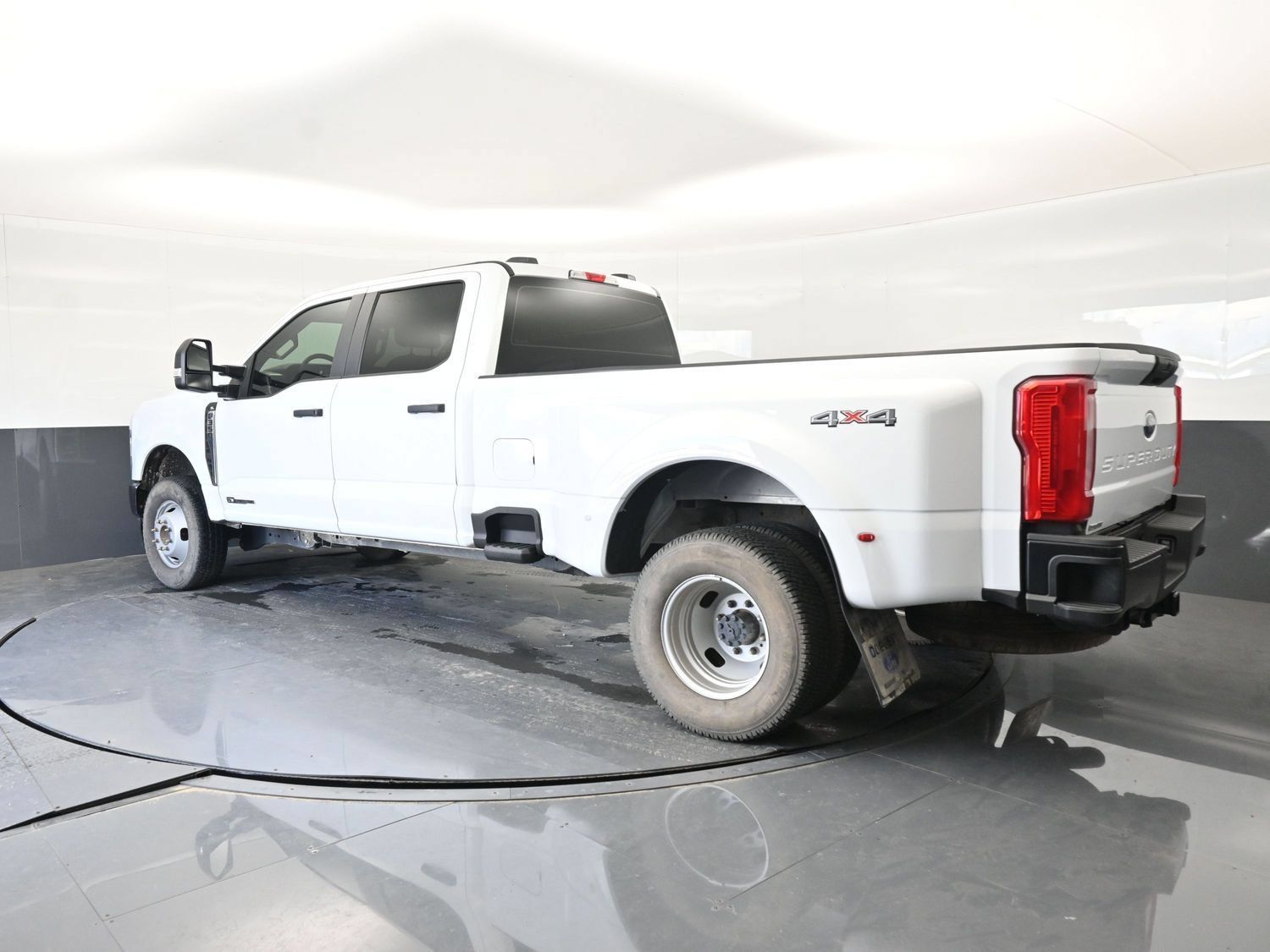 Used 2024 Ford F350 XL AWD/4WD image 2