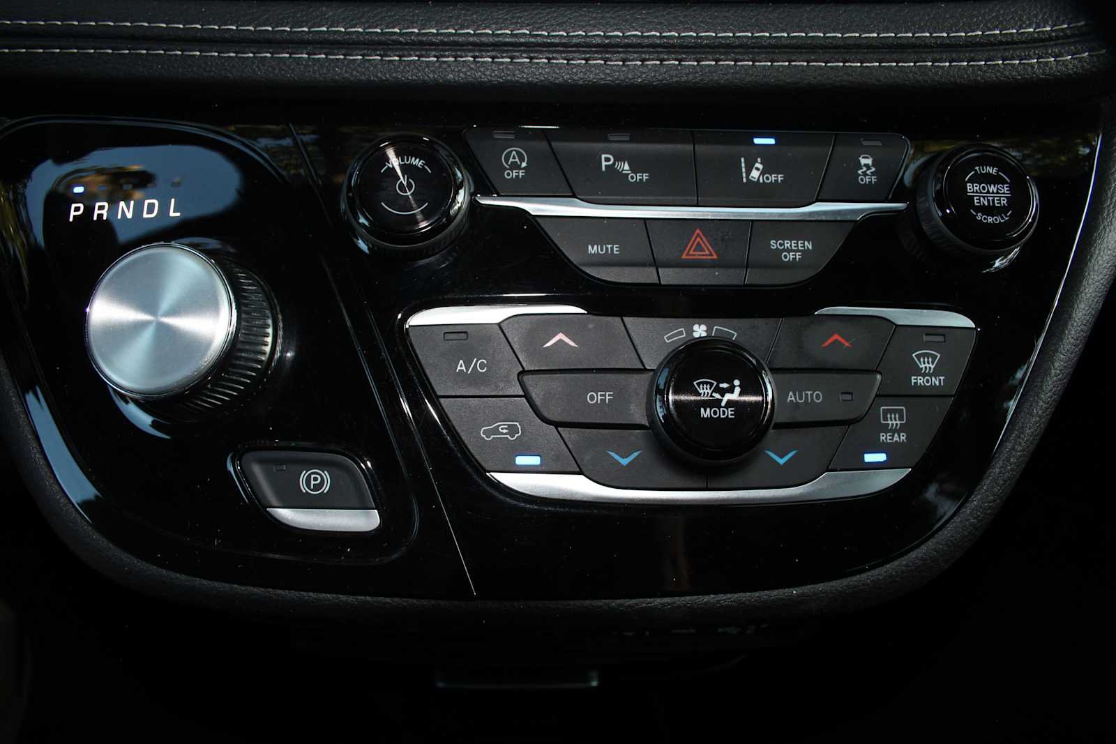 Used 2023 Chrysler Pacifica Touring FWD image 34