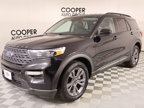 Used 2022 Ford Explorer XLT w/ Equipment Group 202A AWD/4WD image 11