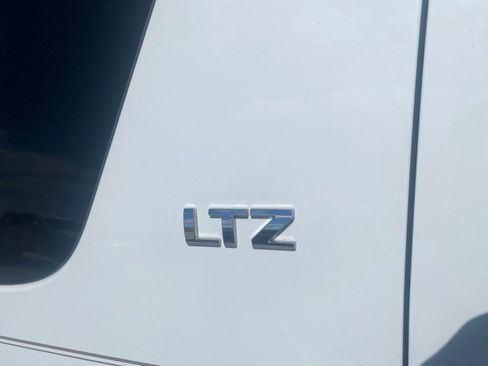 Used 2011 Chevrolet Suburban LTZ RWD image 4