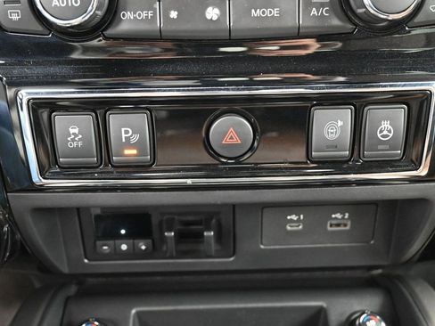 Used 2020 Nissan Titan Platinum Reserve image 30