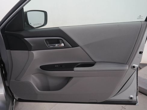 Used 2015 Honda Accord LX image 9