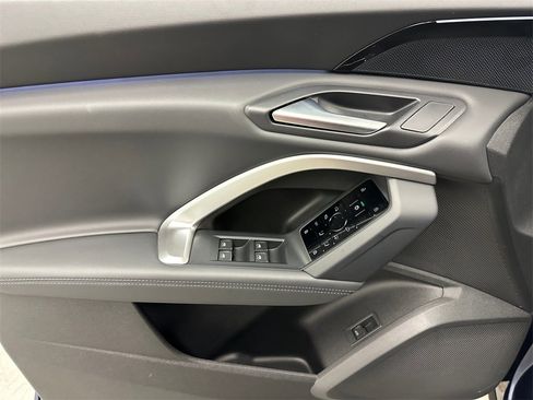 Used 2025 Audi Q5 Premium image 16