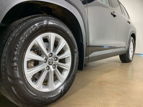 Used 2024 Toyota Grand Highlander AWD Hybrid image 2