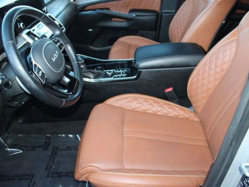 Used 2022 Kia Sorento SX Prestige w/ Rust Color Package image 5