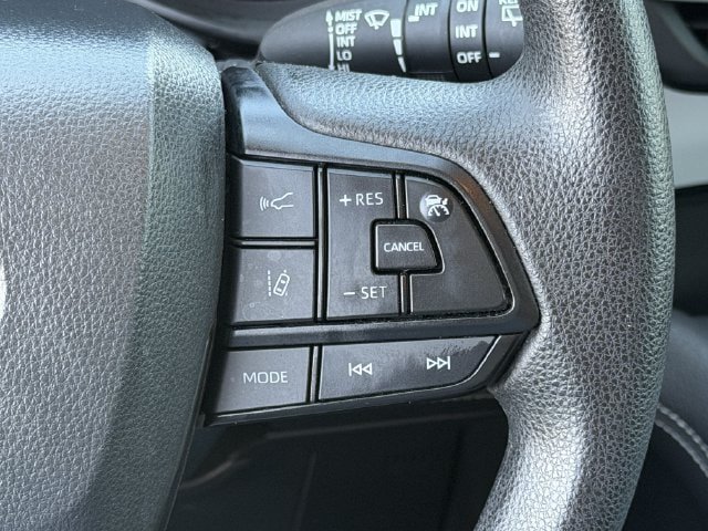 Used 2025 Toyota Sienna LE FWD image 14