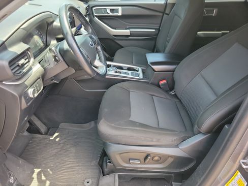 Used 2022 Ford Explorer XLT RWD image 4