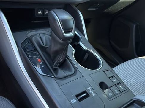 Used 2024 Toyota Highlander LE FWD image 27