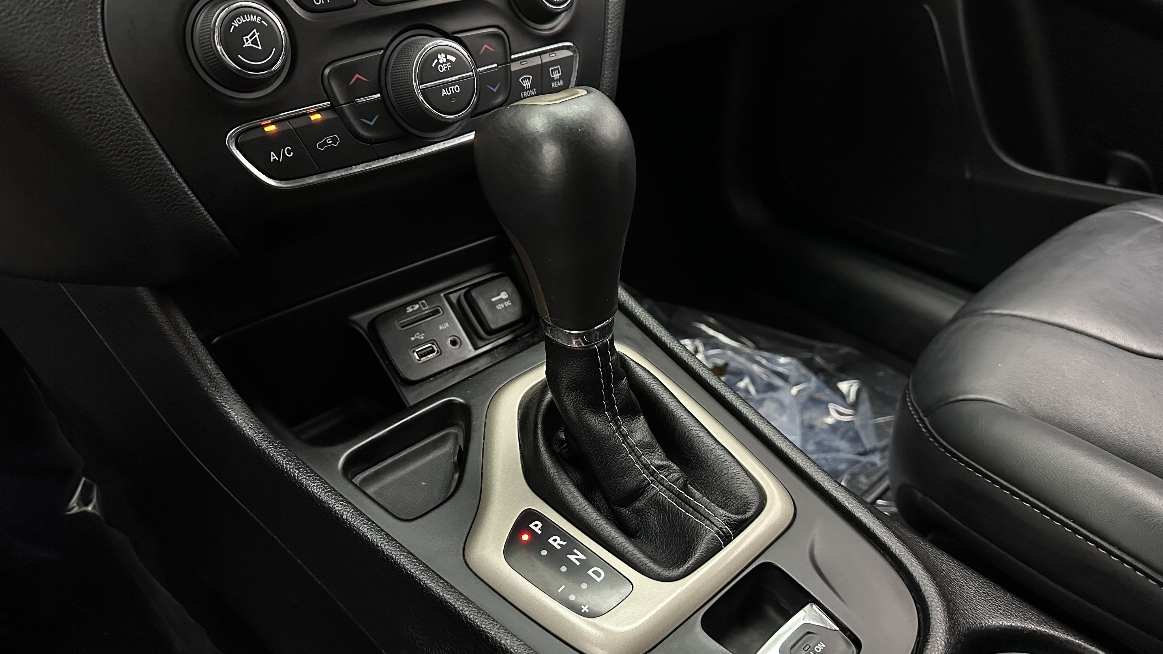 Used 2017 Jeep Cherokee Limited FWD image 18
