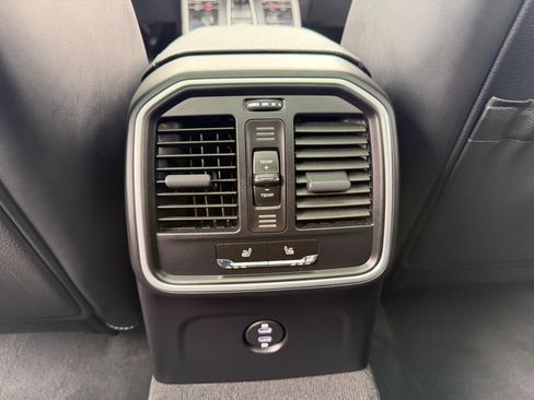 Certified 2026 Porsche Macan AWD/4WD image 22