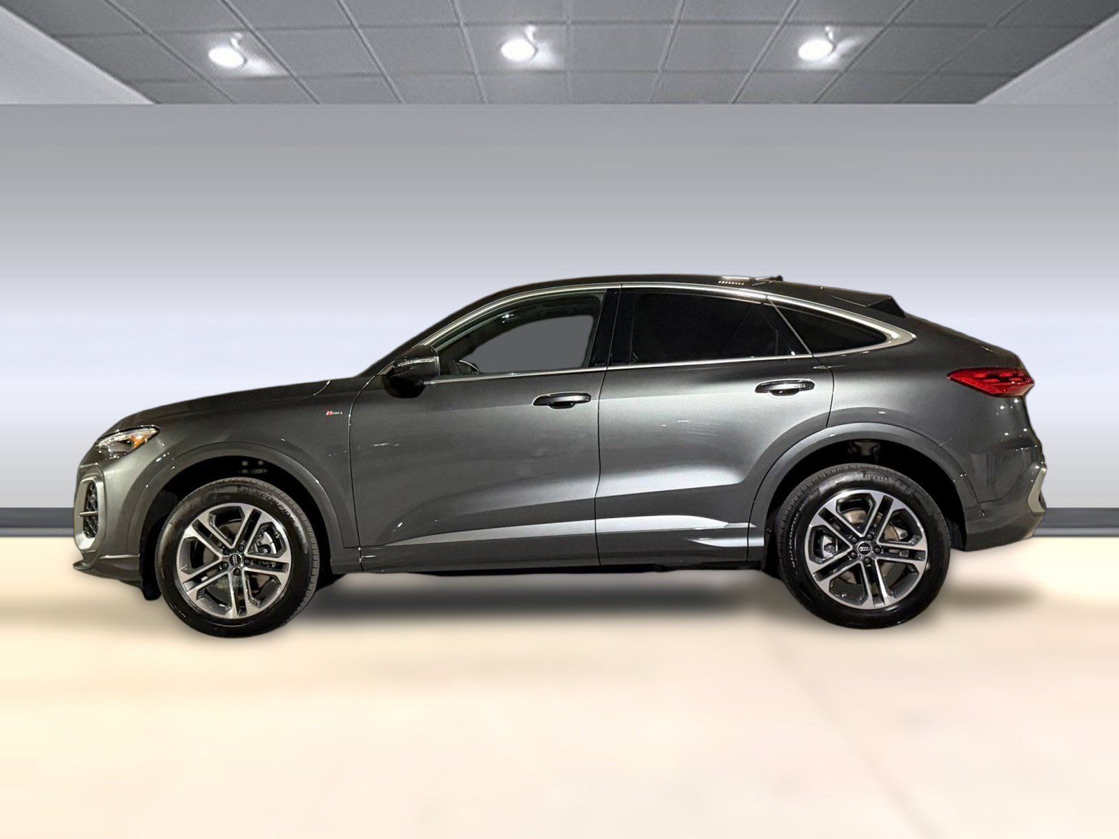 New 2026 Audi Q5 Premium Plus AWD/4WD image 2