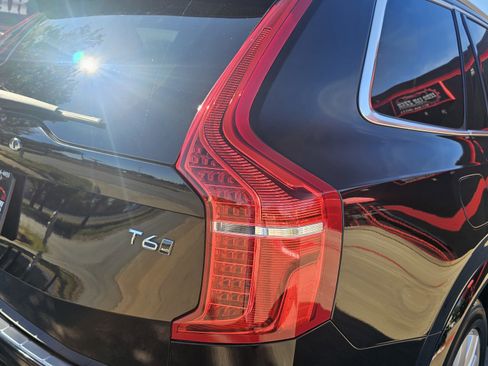 Used 2017 Volvo XC90 T6 Momentum w/ Vision Package image 9