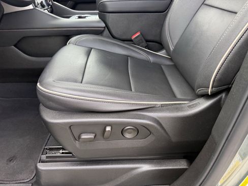 Used 2023 Chevrolet Suburban Premier image 27