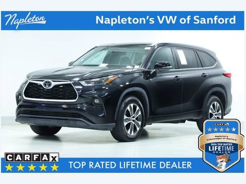 Used 2022 Toyota Highlander XLE image 1