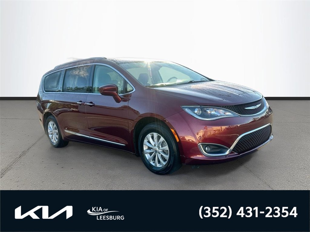 Used 2018 Chrysler Pacifica Touring-L FWD image 1