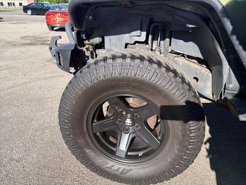 Used 2008 Jeep Wrangler Sahara w/ Dual Top Group AWD/4WD image 12