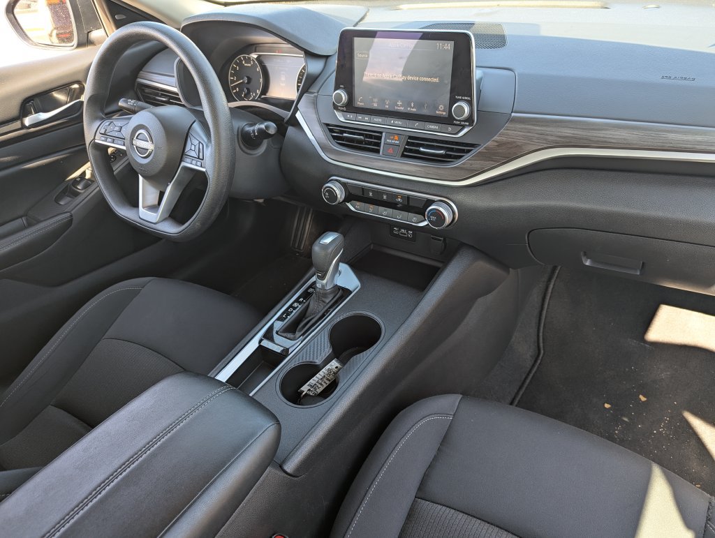 Used 2025 Nissan Altima 2.5 SV FWD image 31