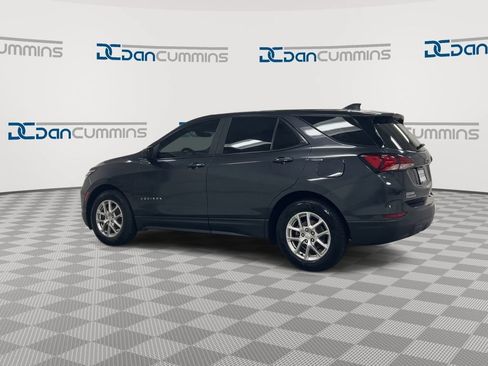 Used 2022 Chevrolet Equinox LS FWD image 6
