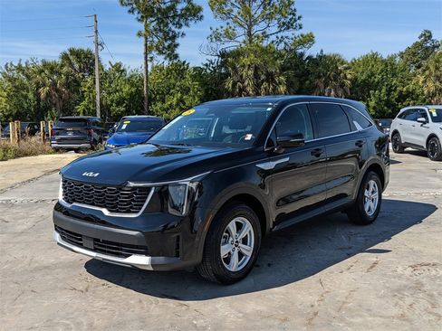 Certified 2025 Kia Sorento LX image 5