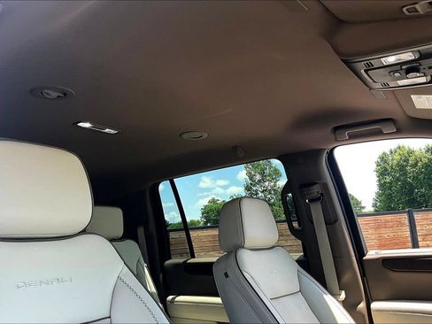 Used 2025 GMC Yukon XL Denali AWD/4WD image 16