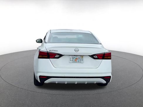 Used 2025 Nissan Altima 2.5 SV FWD image 12