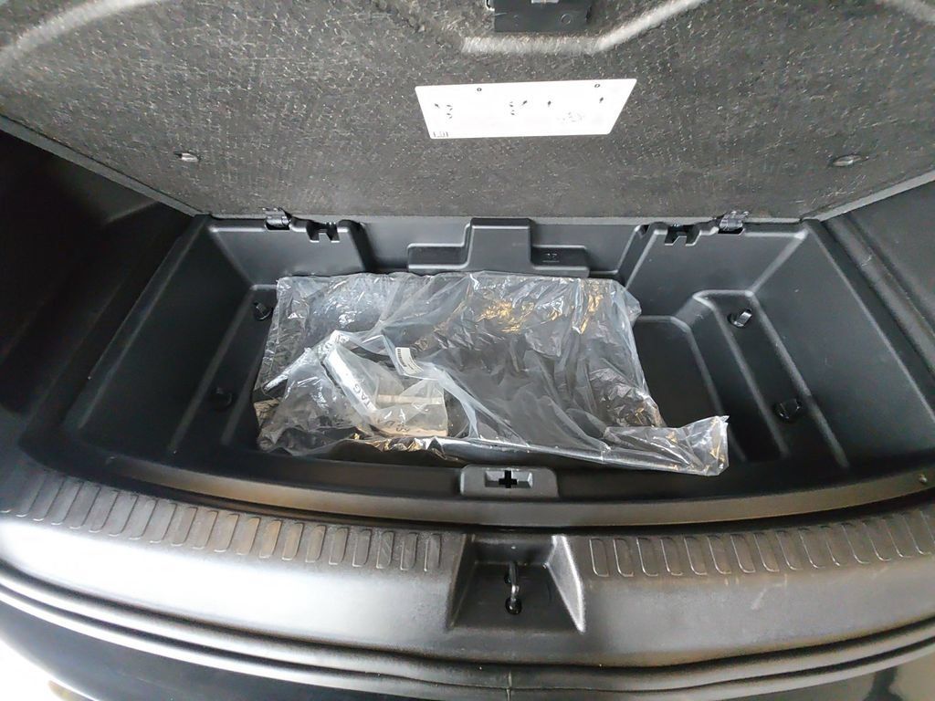 Certified 2025 Chevrolet Traverse RS w/ LPO, Floor Liner Package AWD/4WD image 29