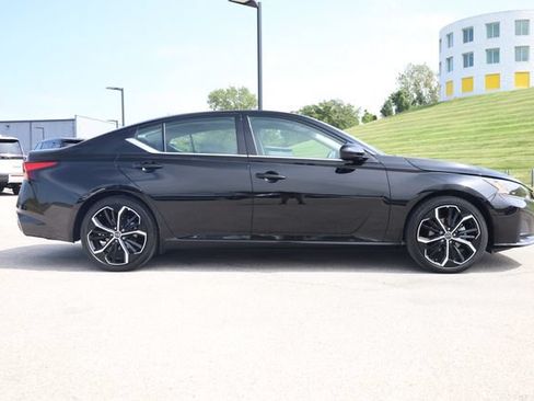 Used 2025 Nissan Altima 2.5 SR FWD image 4