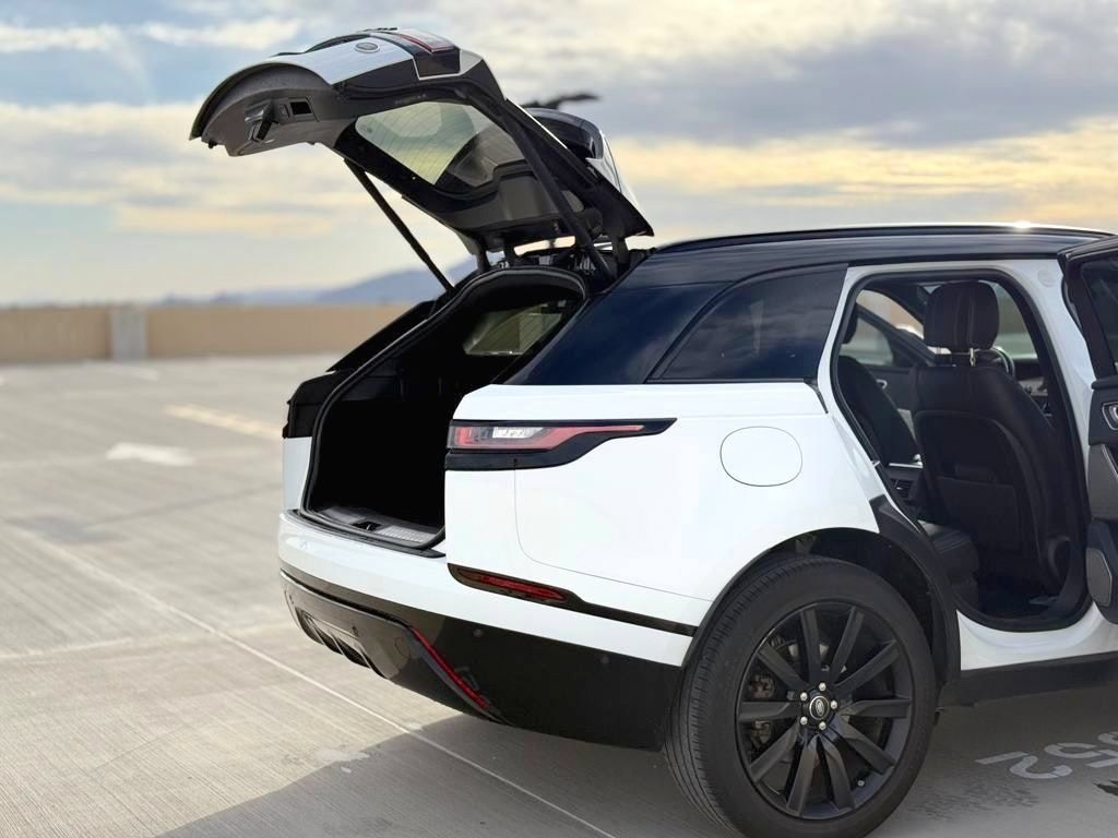Used 2018 Land Rover Range Rover Velar R-Dynamic SE AWD/4WD image 12