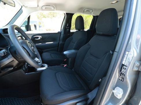Used 2022 Jeep Renegade Latitude AWD/4WD image 23