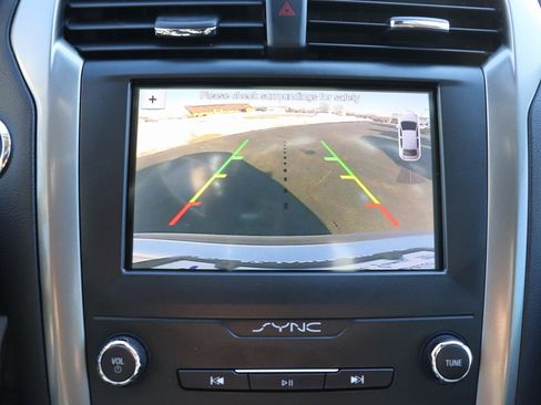 Used 2019 Ford Fusion SE image 30