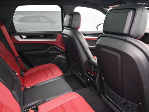 Certified 2026 Porsche Cayenne S AWD/4WD image 7