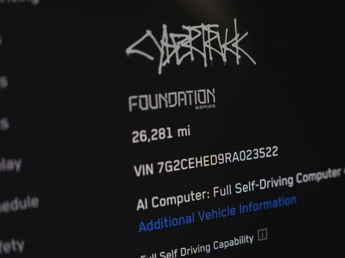 Used 2024 Tesla Cybertruck AWD Crew Cab image 20