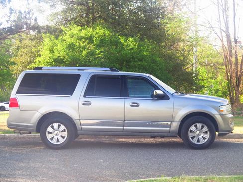 Used 2008 Lincoln Navigator L 4WD image 5
