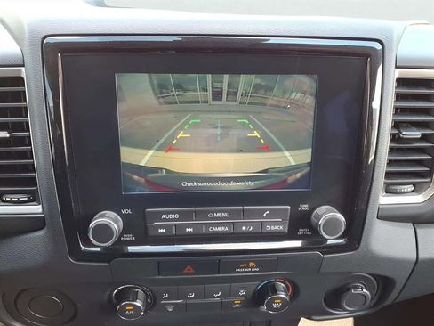 Used 2022 Nissan Frontier SV w/ Technology Package image 15