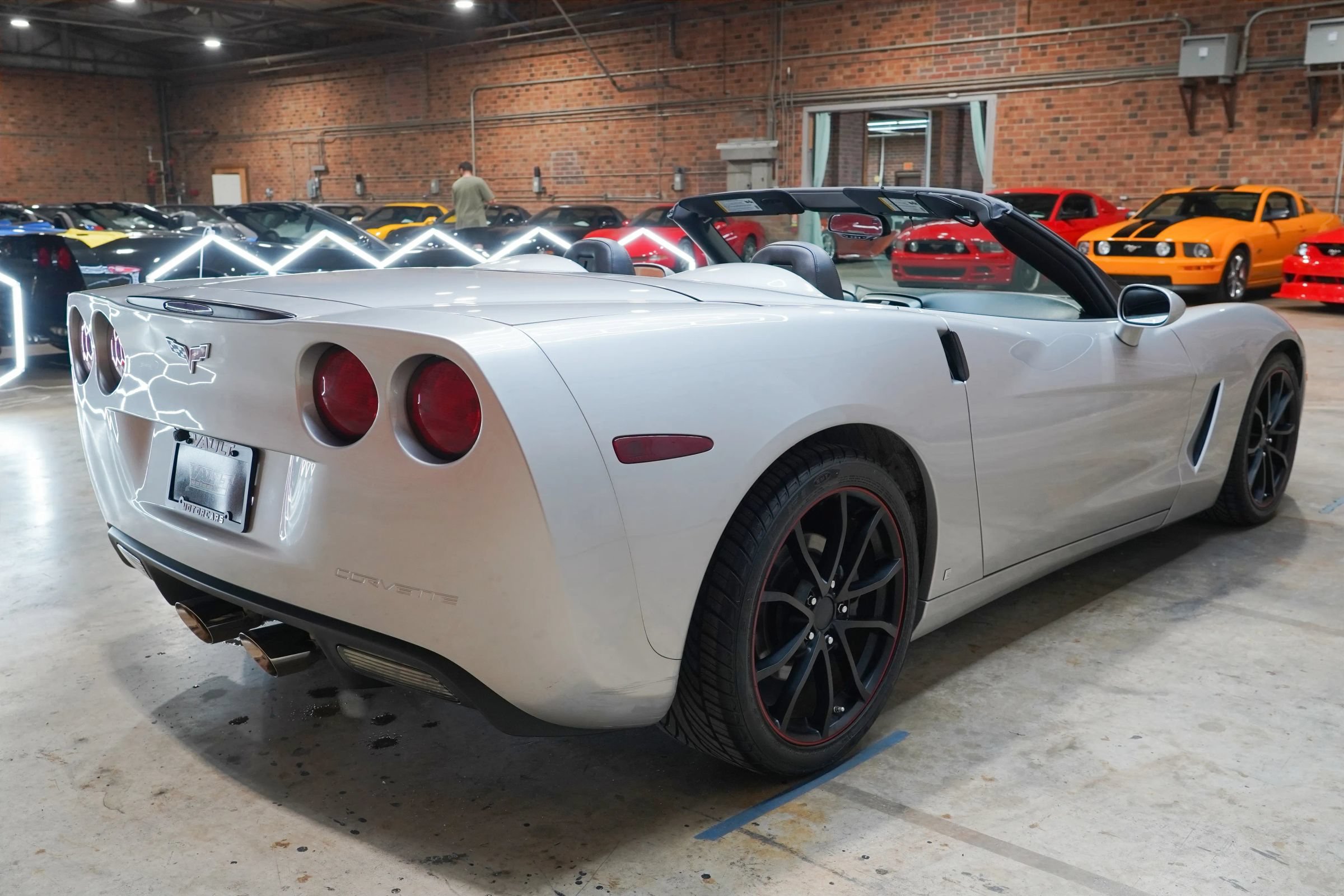 Used 2006 Chevrolet Corvette Coupe w/ Preferred Equipment Group RWD image 38