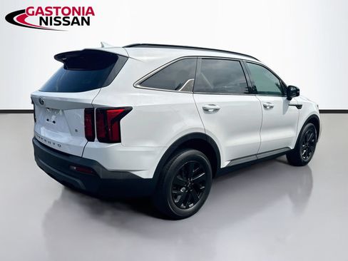 Used 2021 Kia Sorento S w/ Panoramic Sunroof Package AWD/4WD image 9
