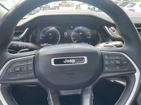 Used 2022 Jeep Grand Cherokee L Limited w/ Black Appearance Package AWD/4WD image 17