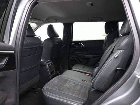 Used 2024 Mitsubishi Outlander SE image 27