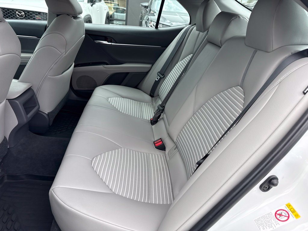 Used 2018 Toyota Camry SE w/ Convenience Package FWD image 9