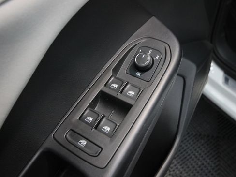 Used 2025 Volkswagen Taos SE AWD/4WD image 14