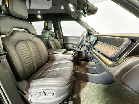 Used 2022 Rivian R1S Launch Edition image 26